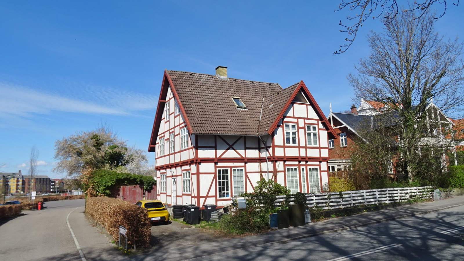 Dansk villa set fra vejen – den type hus, en tilstandsrapport beskriver